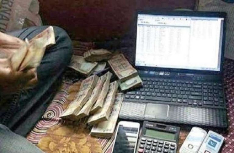 सटोरिए के साथ दावत उड़ाना पड़ा महंगा, एसपी ने 4 पुलिसकर्मियों को किया लाइन अटैच