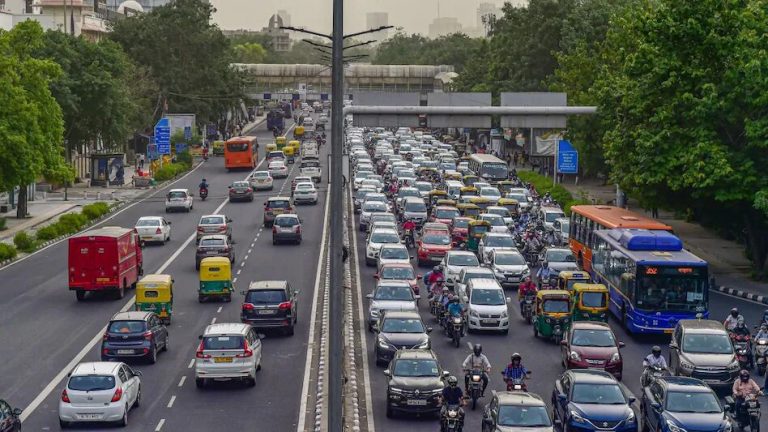 अनलॉक की ओर दिल्ली , कोरोना मामलों में आई गिरावट, ये छूट दे सकती है सरकार