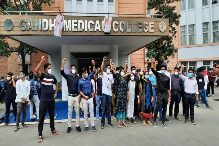 ग्वलियर में जूनियर डॉक्टर्स की हड़ताल खत्म, चिकित्सा शिक्षा मंत्री से चर्चा के बाद हुआ फैसला