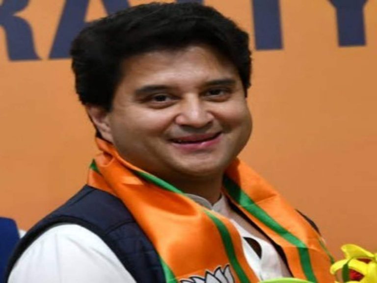 ग्वालियर आए राज्यसभा सदस्य सिंधिया फिर की कार्याकर्ताओ से मुलाकात