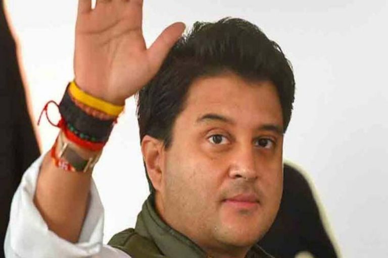 MP में चल रही सियासी हलचल ,इस बीच सिंधिया का ग्वालियर दौरा