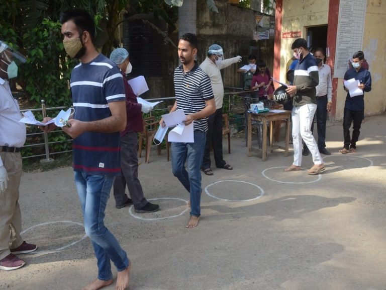 कोरोना के चलते 66 सेंटर पर हुई MP PSC की परीक्षा, छात्रों को बिना मास्क नहीं मिली एंट्री