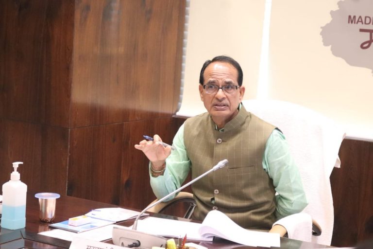 सीएम शिवराज का अचानक मंत्रियों के साथ आज रात डिनर ,राजनीतिक व प्रशासनिक महकमें में मायने निकाले जा रहे
