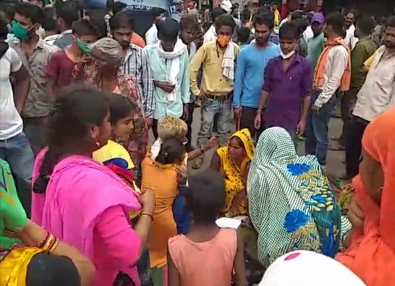 3 साल की मासूम का शव रखकर परिजनों ने किया चक्का जाम, मंगू ढ़ाबा हटाने की मांग