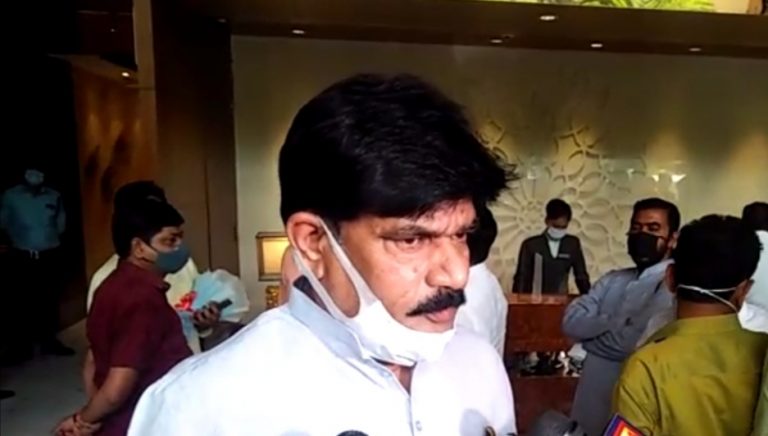 मंत्री OPS भदोरिया ने कांग्रेस पर साधा निशाना, कहा ‘जो लोग शीशे के घर में रहते है वह दूसरों पर पत्थर नहीं फेंका करते