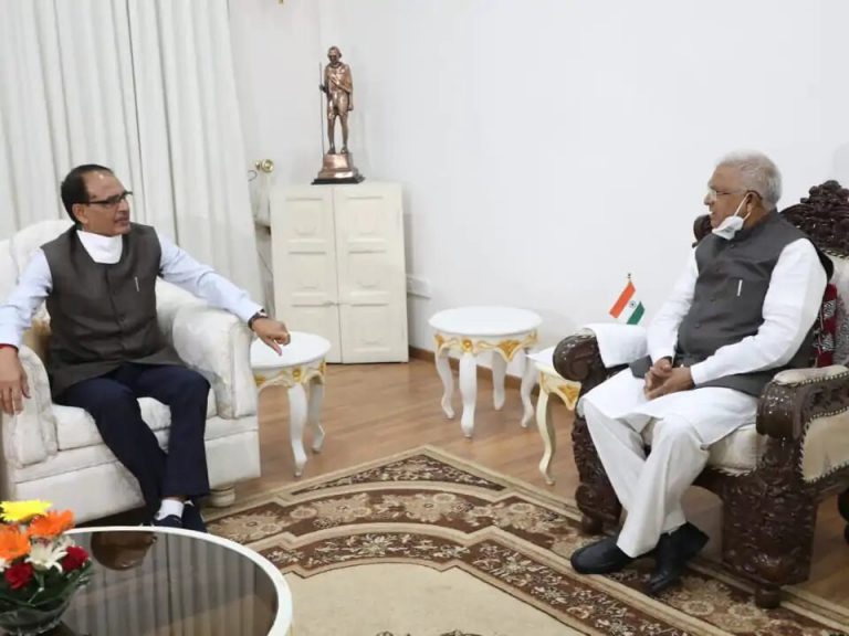 सीएम शिवराज ने की मुालकात राज्यपाल से कोरोना को लेकर हुई चर्चा , डिनर के लिए भी दिया न्यौता