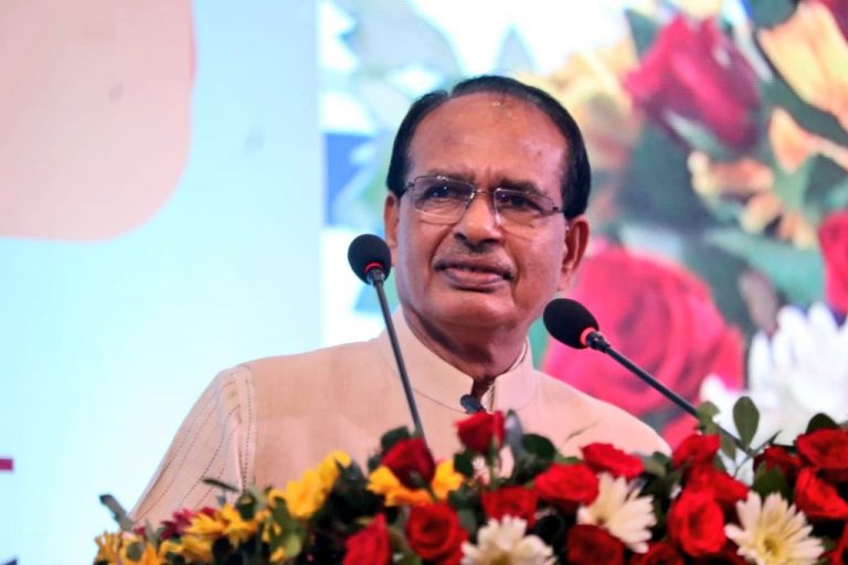 शिवराज सरकार का बड़ा ऐलान, तबादलों पर लगाई रोक