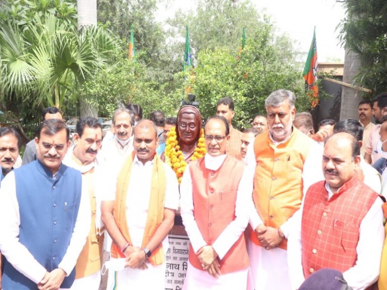 BJP प्रत्याशी एल मुरुगन ने किया नामांकन,सीएम शिवराज समेत कई नेता रहे मौजूद
