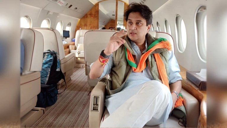 ज्योतिरादित्य सिंधिया के साथ आए नेताओं की हुई मौज