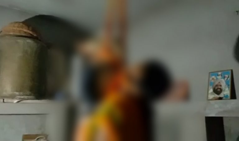 महिला ने ढाई साल के मासूम के साथ लगाई फांसी, सुसाइड नोट में गृह क्लेश का जिक्र