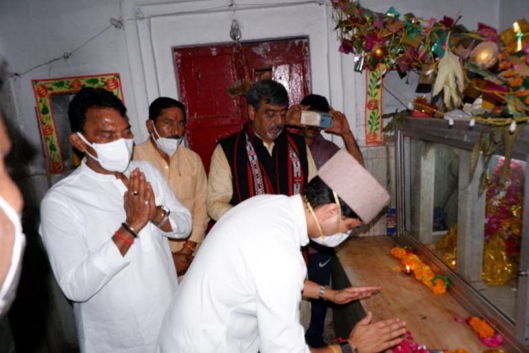 ग्वालियर में कुलदेवी का आशीर्वाद लेने के बाद सिंधिया ने कही ये बड़ी बात