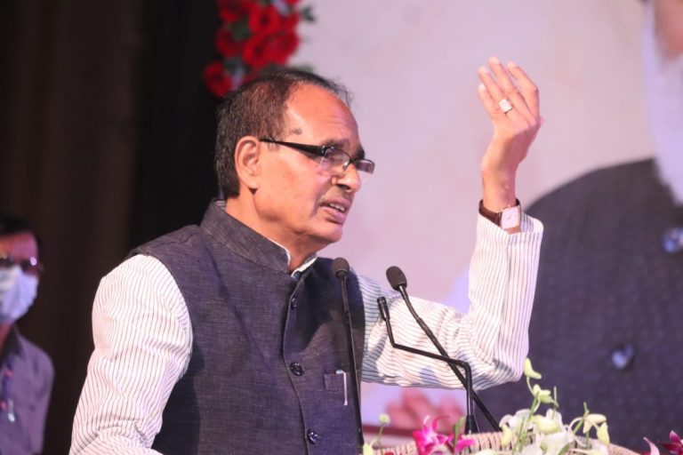 सीएम शिवराज बोले सभी को सरकारी नौकरी नही मिल सकती,नई योजनाओं ली गारंटी