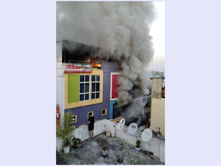 इंदौर के पाटनीपुरा इलाके में इलेक्ट्रॉनिक्स दुकान में लगी आग से सिलेंडर में हुआ ब्लास्ट