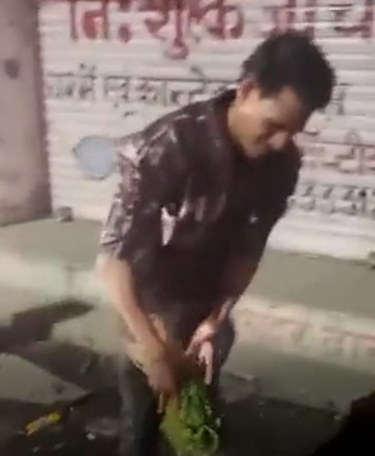 गटर के पानी में सब्जी धोते युवक का वीडियो वायरल,क्या आपकी थाली में गटर वाली सब्जी