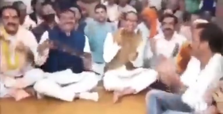 MP उपचुनाव में दिगाजो का झांझ-मंजीरा बजाते हुए का वीडियो वायरल