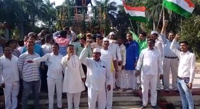 गांधी जयंती पर कांग्रेस-बीजेपी आमने सामने: माल्यार्पण पर बीजेपी सांसद का किया विरोध