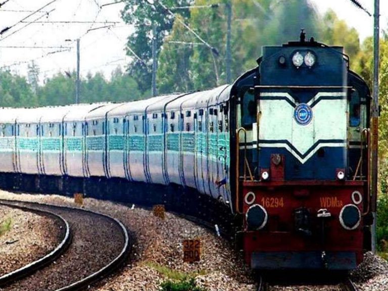 आज से रेलमंडल ने कई ट्रेनों का बदल समय,देखें पूरी लिस्ट