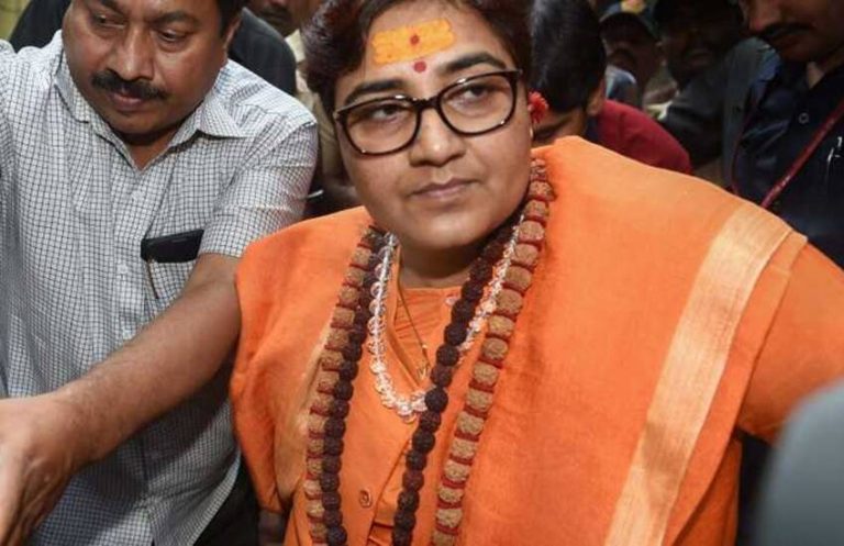सांसद प्रज्ञा ठाकुर के विवादित बोल मुझे जिंदा जलाने वाले 2 महीने में भगवान को प्यारे हो गए
