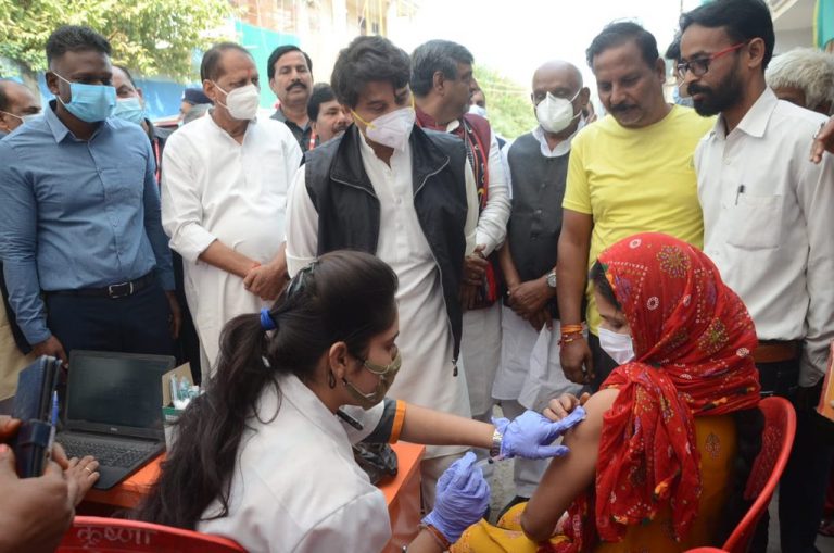 सिंधिया ने दूसरे टीके को लेकर लोगो को दी चेतावनी,समय पर लगवाना, नहीं ताे