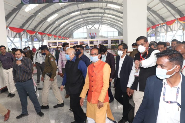 पीएम के दौरे से पहले,एक्शन में शिवराज रानी कमलापति स्टेशन लिया जायजा