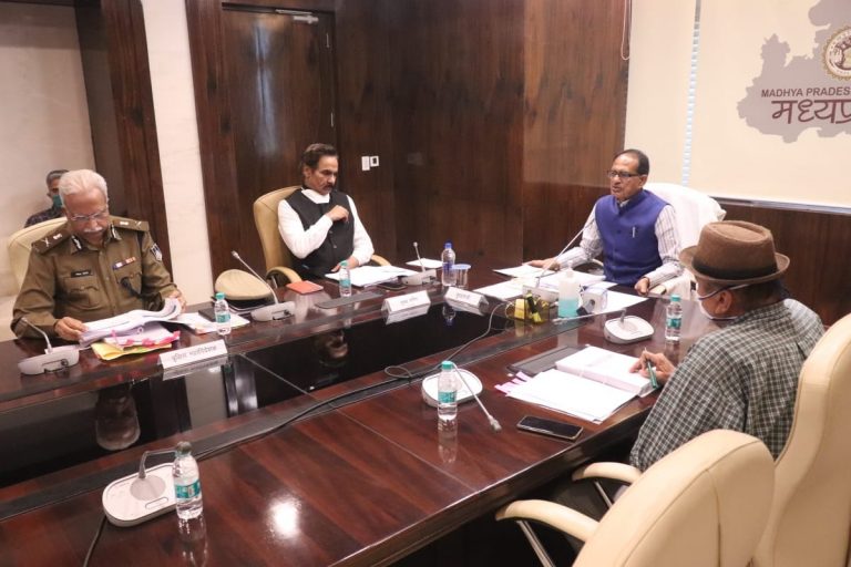 शिवराज ने कलेक्टर-कमिश्नर के साथ ली बैठक,दिए ये बड़े निर्देश