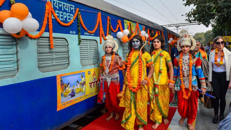 महाकाल एक्सप्रेस के बाद शुरू हुई रामायण एक्सप्रेस, भगवान राम से जुड़े तीर्थ स्थलों के कराएगी दर्शन   