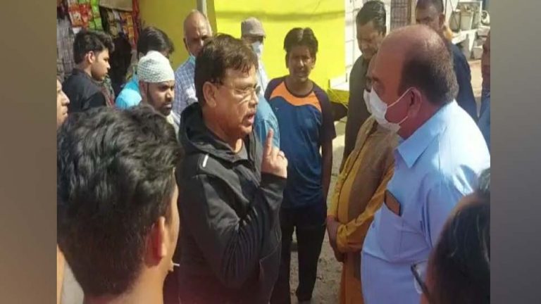 गंदगी देखकर भड़के ऊर्जा मंत्री, निगम उपायुक्त को लगाई फटकार 