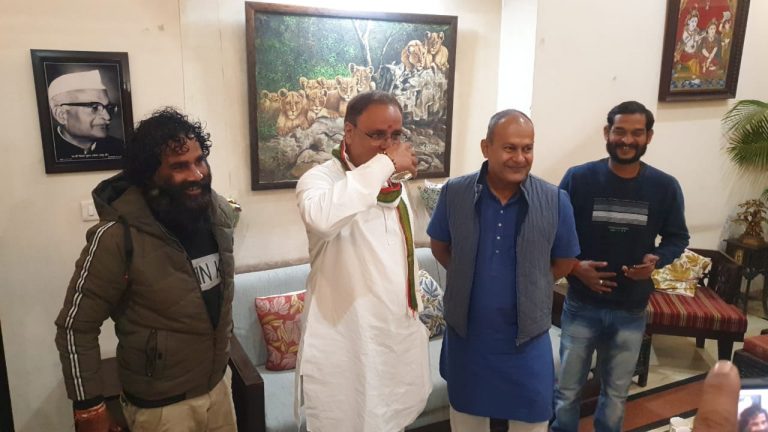 सियासी हलचल तेज,भाजपा नेता के घर पहुंचे कांग्रेस नेता अरुण यादव