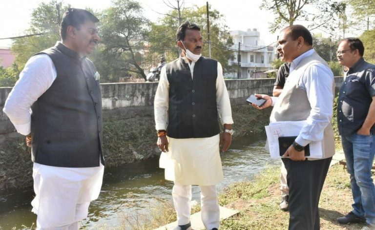 मंत्री सिलावट ने सिंचाई विभाग के अधिकारियों की लगाई फटकार