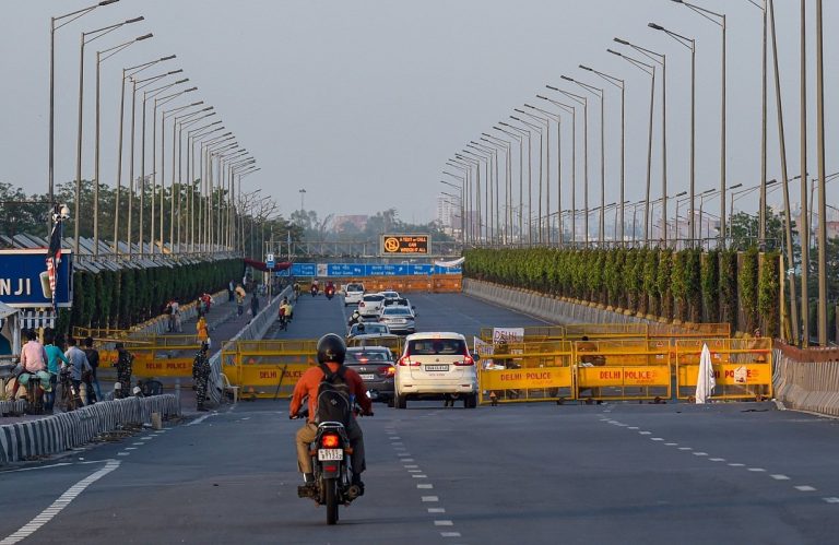 दिल्ली में सम्पूर्ण लॉकडाउन लगने की तैयारी,SC ने लगा दी फटकार