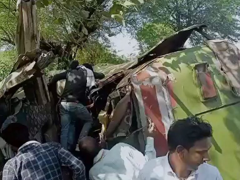 एमपी में बस और ट्रक में जोरदार भीड़ंत, 5 लोगों की मौके पर मौत,25 घायल, CM ने जताया शोक