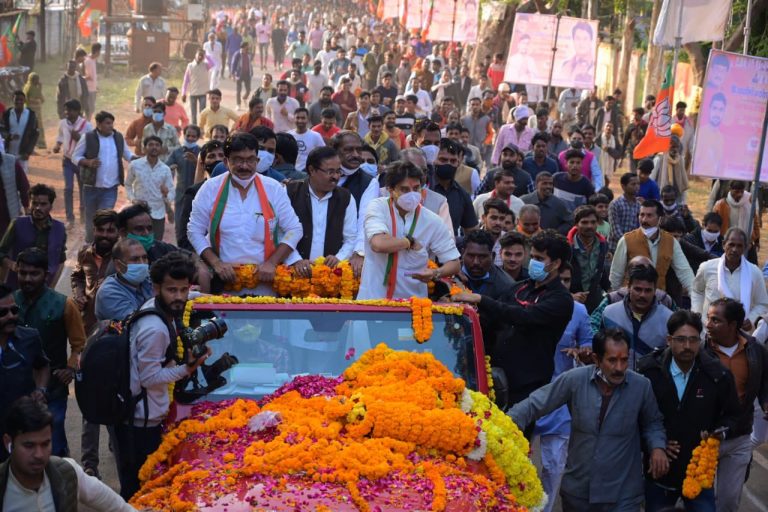 कांग्रेस विधायक के साथ समर्थक भी हुए बीजेपी में शामिल,सिंधिया ने दिलाई सदस्यता