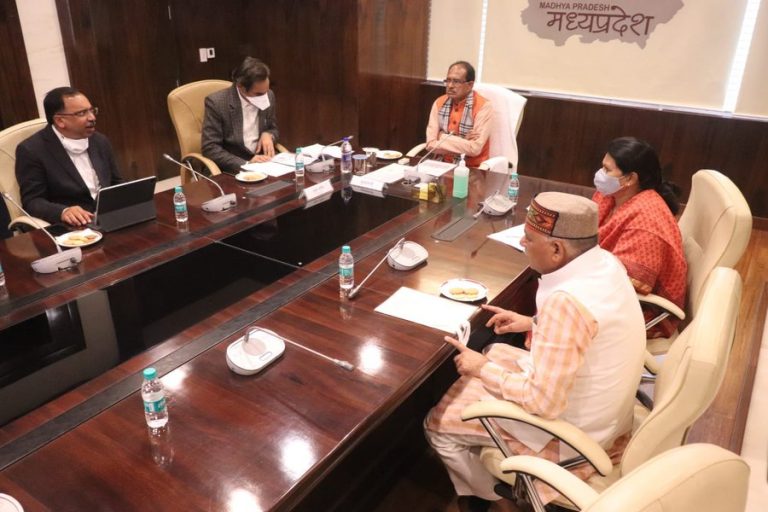 शिवराज ने अधिकारियों के साथ की बैठक, लॉकडाउन पर कही ये बड़ी बात