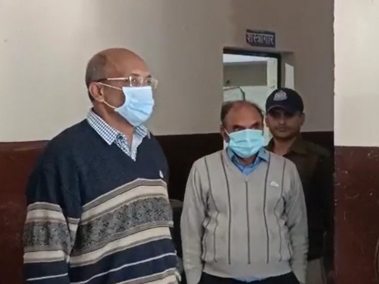 जमीन मामले में तत्कालीन एसडीएम और इंजीनियर को पुलिस ने किया गिरफ्तार