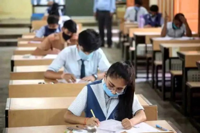 MP बोर्ड की 10वी 12वी की परीक्षा को लेकर कलेक्टर्स के साथ बैठक