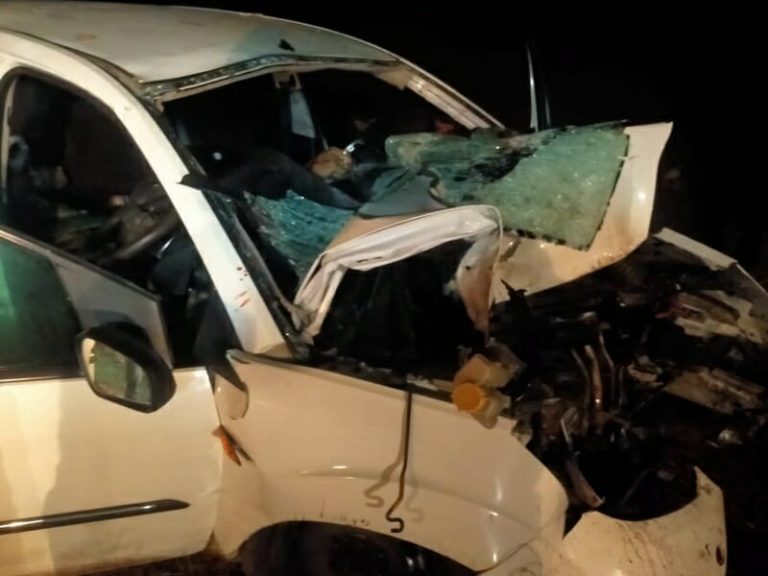 तेज रफ्तार कार पेड़ से टकराई,चार की मौत,2 लोग घायल