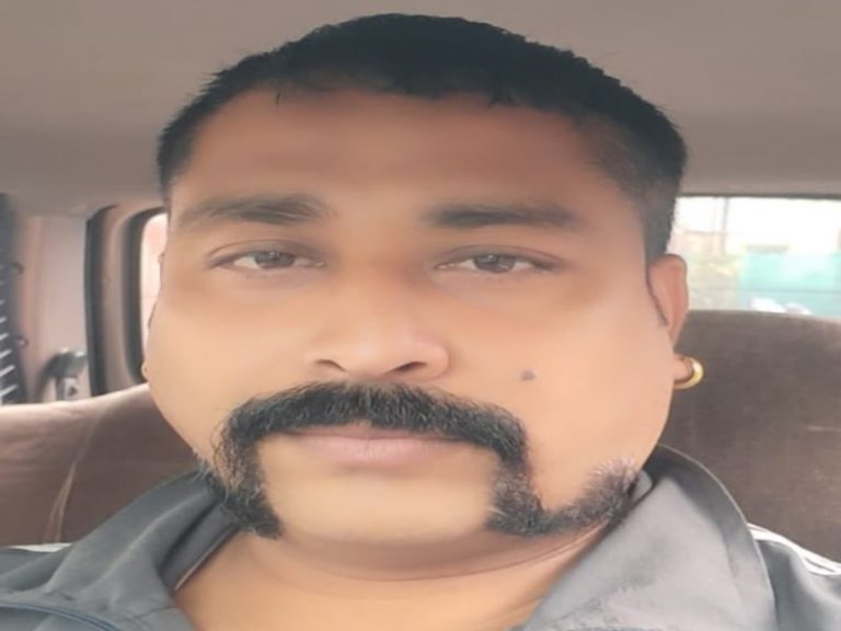 आरक्षक को भारी पड़ीं लंबी मूंछें,पुलिस विभाग ने आरक्षक को किया सस्पेंड 
