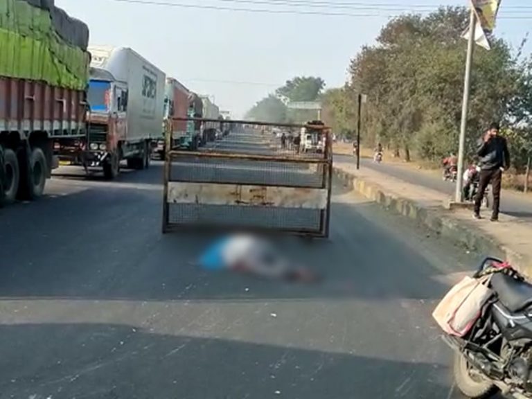 MP में बड़ा सड़क हादसा,बाइक सवार को कंटेनर कुचला,मौत
