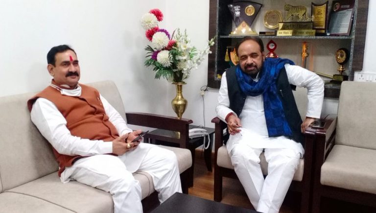 गृह मंत्री नरोत्तम मिश्रा की PWD मंत्री गोपाल भार्गव के साथ बंद कमरे में चर्चा