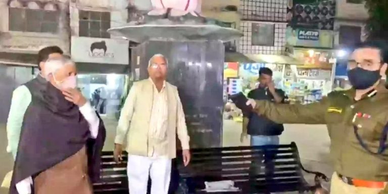मास्क न लगाने पर प्रशासन सख्त, इस ACP ने काटा पूर्व मंत्री का चालान