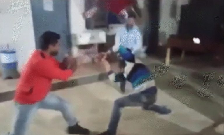 न्यू ईयर पर पुलिस कॉन्स्टेबलों ने लगाए ठुमके,वीडियो तेजी से वायरल