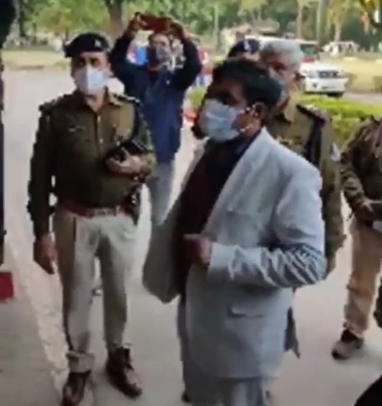 कलेक्टर से हुई छात्र की बहस,कलेक्टर के निर्देश पर जिलाअध्यक्ष को भेजा जेल