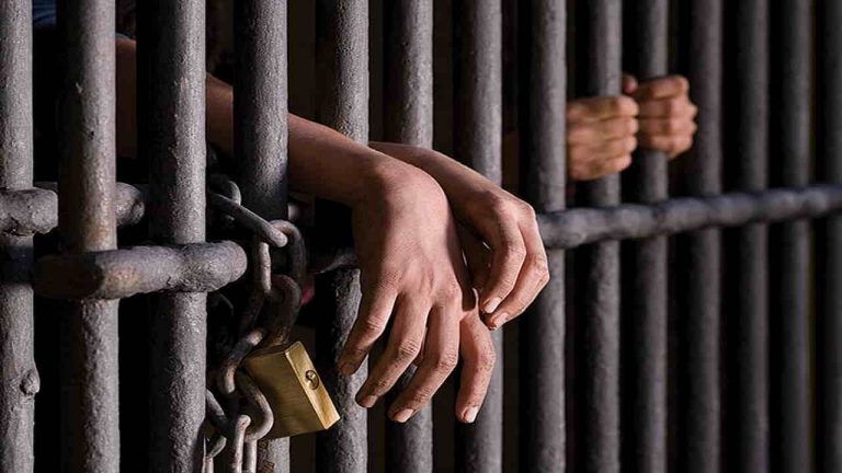 जेल में बंदियों से मुलाकात पर इतने दिनों के लिए लगी रोक