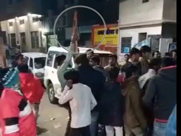 बीजेपी नेता के जन्मदिन पार्टी में हर्ष फायर व तलवार से केक काटने वीडियो वायरल