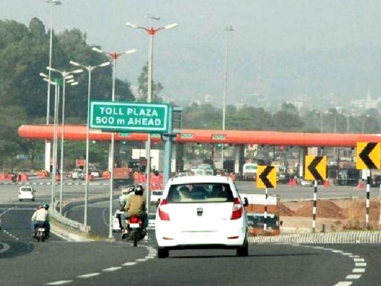 MP में टोल टैक्स को लेकर सरकार का बड़ा फैसला, वाहनों को मिलेगा ये लाभ