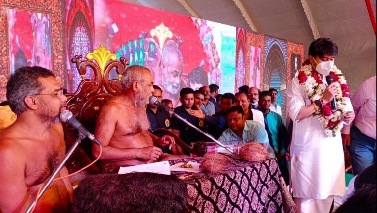 MP के मुख्यमंत्री बनेंगे केंद्रीय मंत्री सिंधिया, इन महाराज ने दिए संकेत