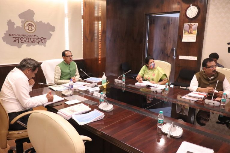 सीएम शिवराज ने ली अधिकारियों की क्लास, जल्द लागू हो ये नियम