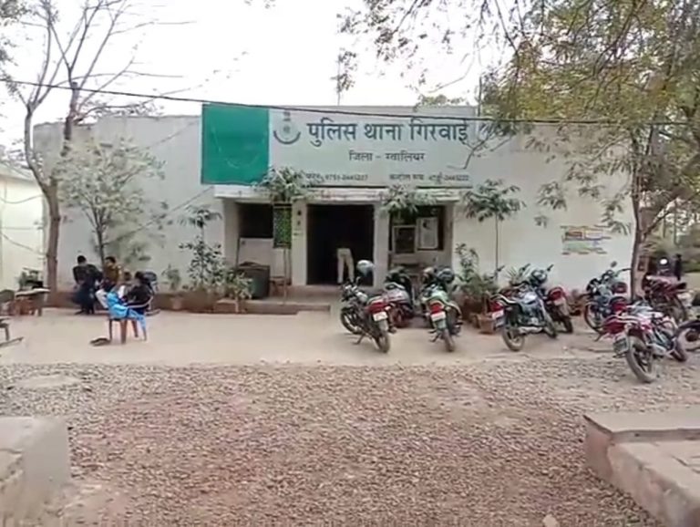 11 साल की बच्ची से रेप, चॉकलेट के बहाने 45 साल के पड़ौसी ने मासूम से की दरिंदगी