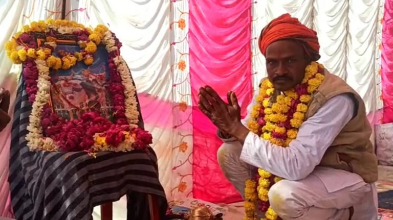 बैल की मौत पर किसान ने मुंडन कर अंतिम संस्कार किया, 4 हज़ार लोगों को भोज कराया