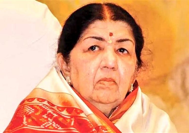 थम गया सुरों का कारवां, भारत रत्न लता मंगेशकर का निधन